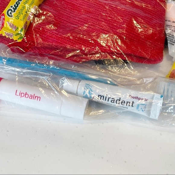 Travel Flight Toiletry Kit - Picture 6 of 6